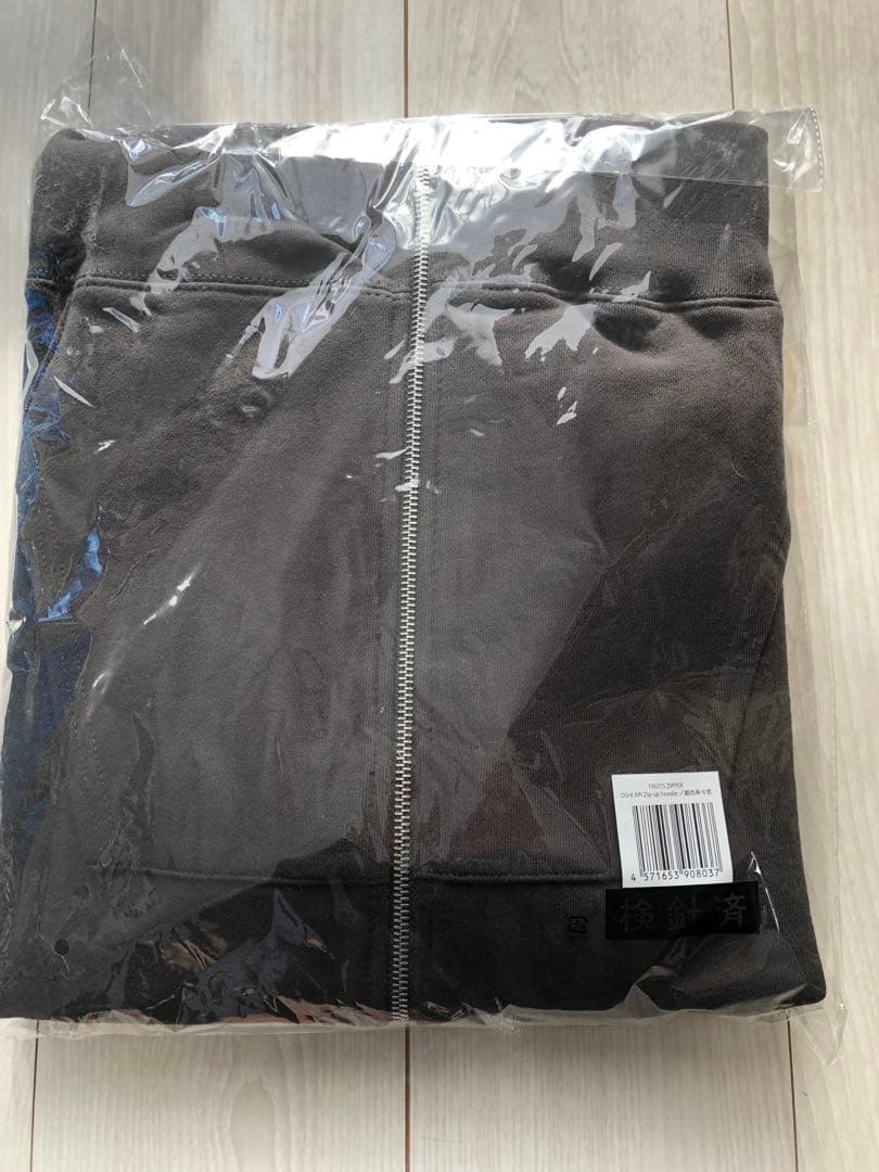 FRUITS ZIPPER 鎮西寿々歌 ジップアップフーディー