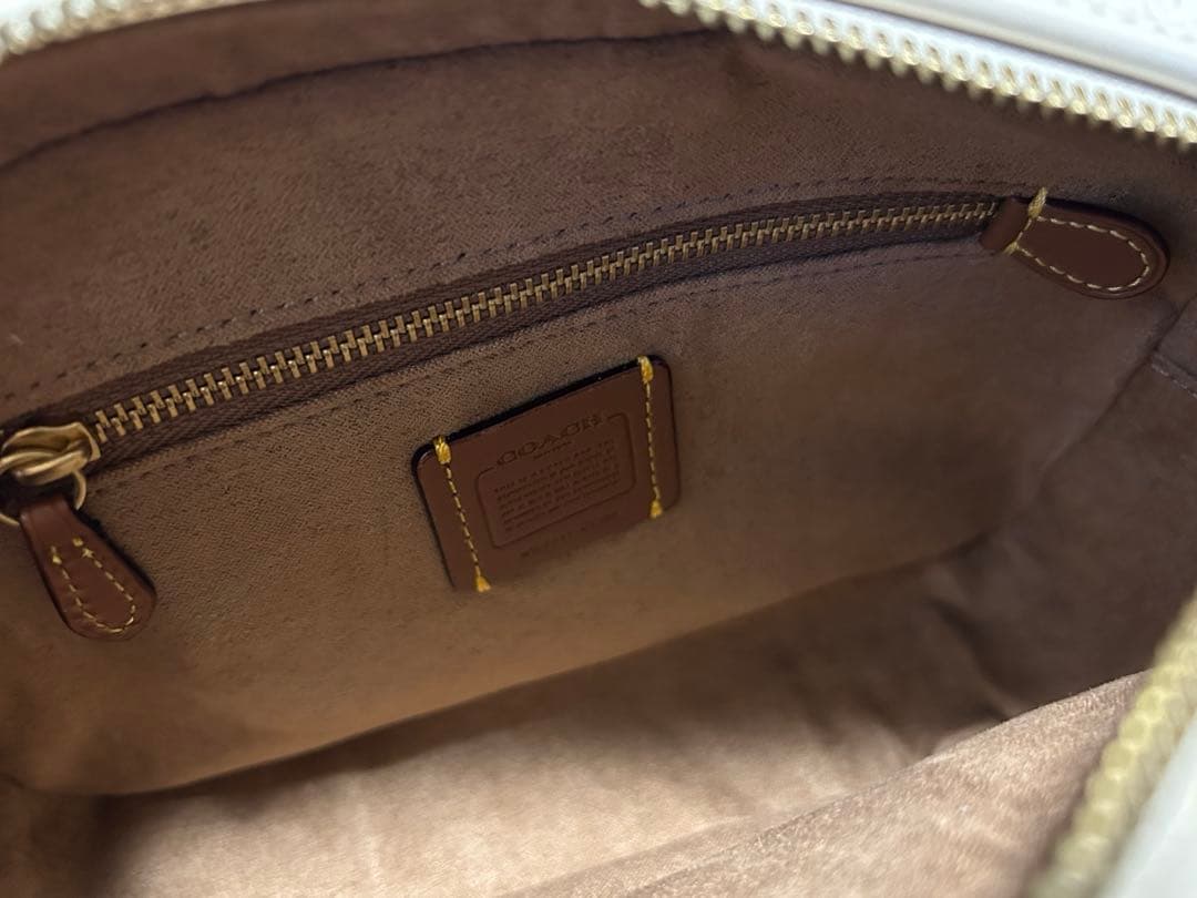 《新品未使用.正規品.値下げ可》coach ショルダーバッグ　白