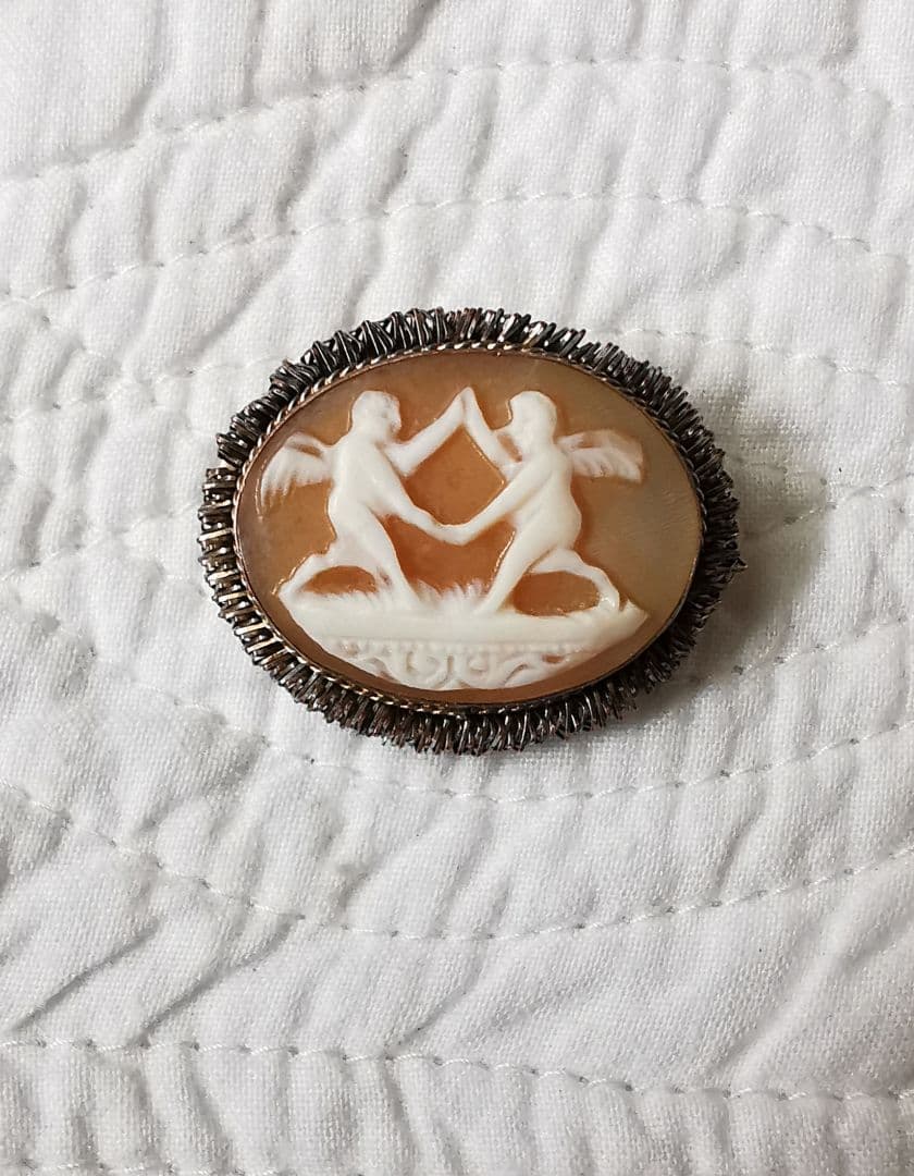 アンティーク シェルカメオブローチ 手を繋ぐ天使達 真鍮 銅ヤーン 兼ネックレス
