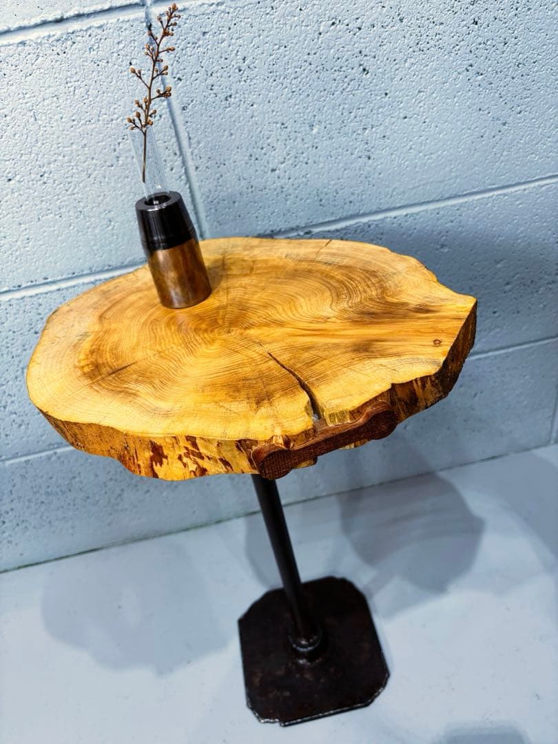 榧輪切りサイドテーブル　ナイトテーブル　コーヒーテーブル　観葉植物起き