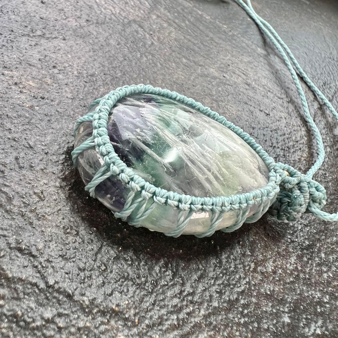 高品質　エンジェルフェザーフローライト マクラメ編みネックレス 　2