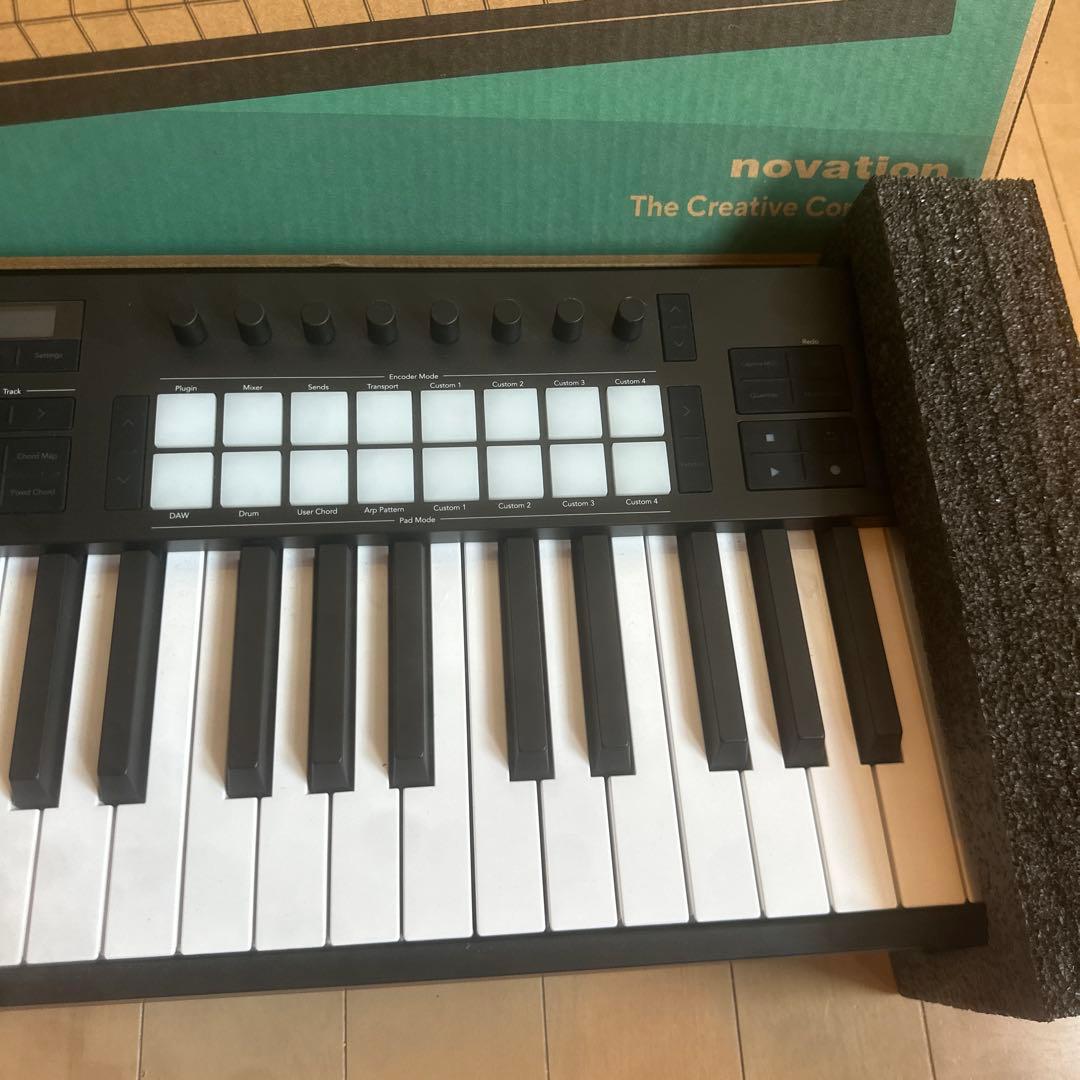 Novation Launchkey 49 Mk4 MIDIキーボード