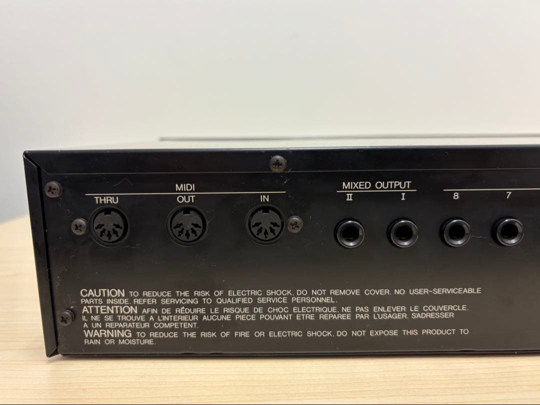 Yamaha TX802 音出し、midiなど動作確認済み、電池をソケット交換