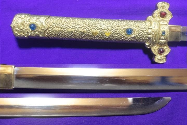 国宝梨地螺鈿金装餝剣 金属製 総重量2.9kg 模造刀 剣掛け台付★中古品