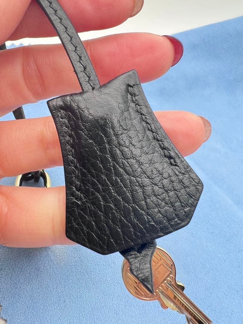 HERMES 黒 レザー パドロックとキーセット