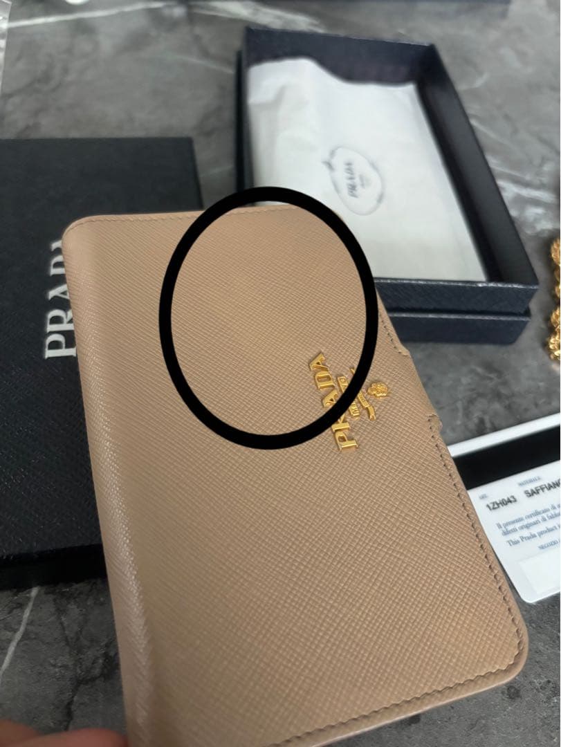 プラダ iPhone SE 手帳型カバー