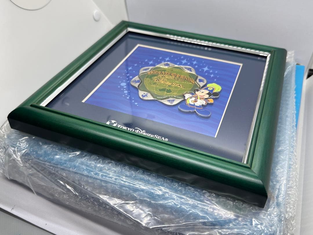 《希少》TDS 東京ディズニーシー 2001グランドオープン記念ピンバッジ 額装