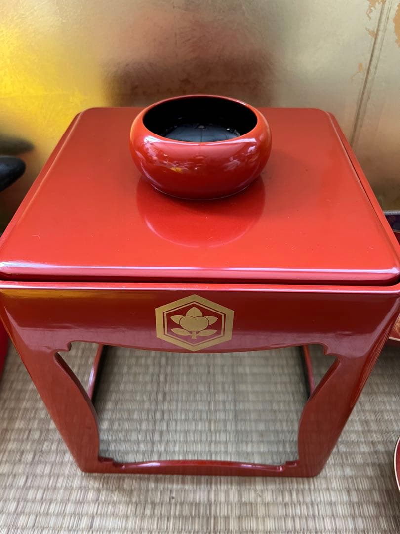 朱塗沈金鶴亀松竹梅文　盃台　五ツ組盃　木箱付　明治時代