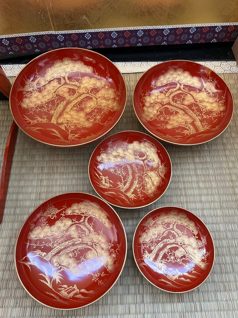 朱塗沈金鶴亀松竹梅文　盃台　五ツ組盃　木箱付　明治時代