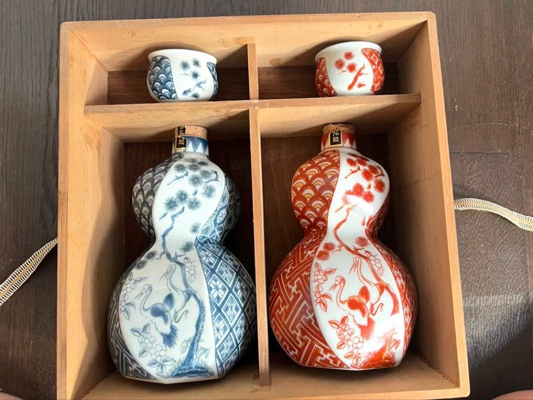 京都・常楽窯 松竹梅六角徳利＋ぐい呑み 各2点セット（赤絵付け・青絵付け）