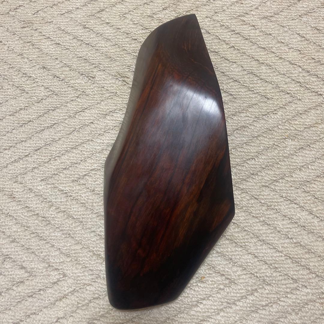 手彫り赤木製工芸品、置物