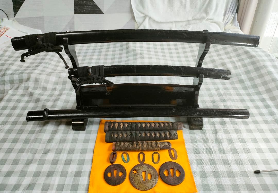 黒い刀の装飾品セット(刀身無し)