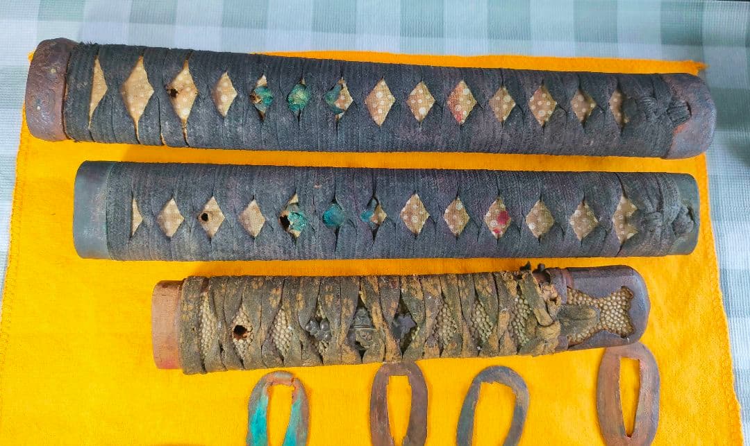 黒い刀の装飾品セット(刀身無し)