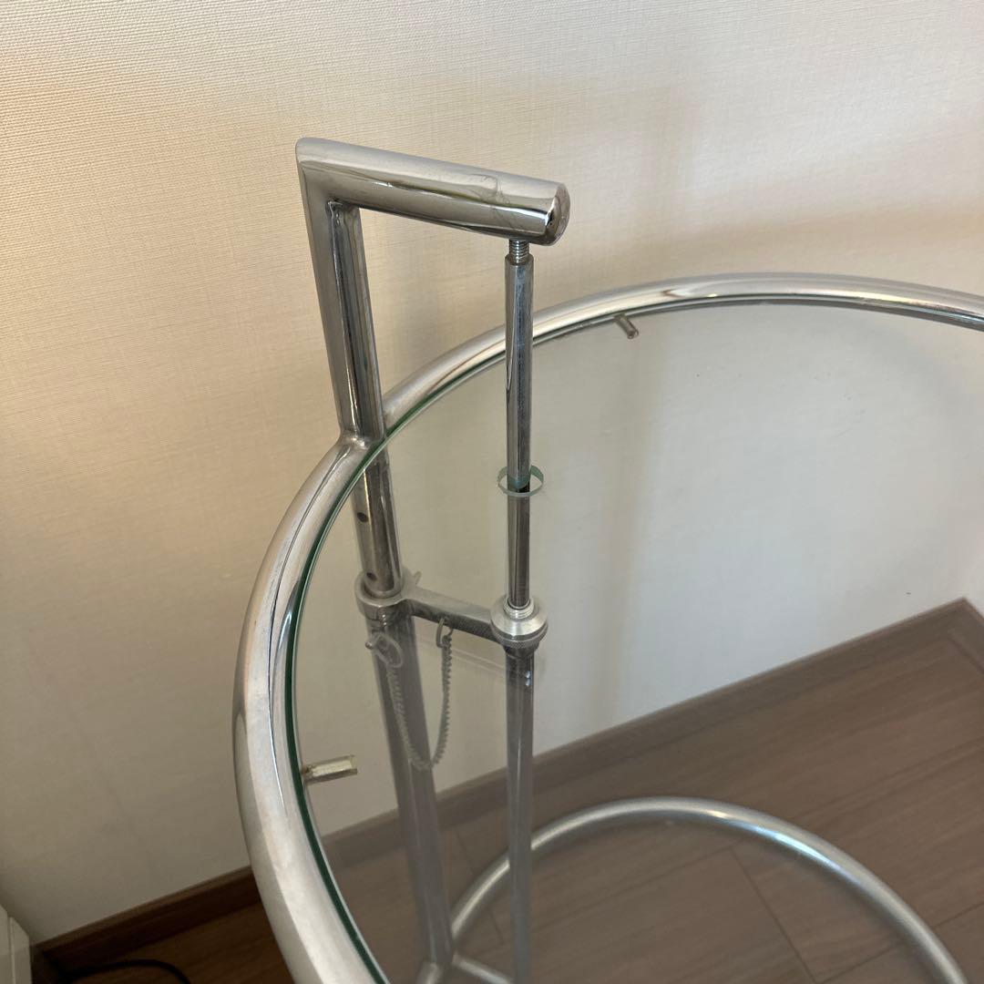 アイリーングレイのサイドテーブル クリアガラス