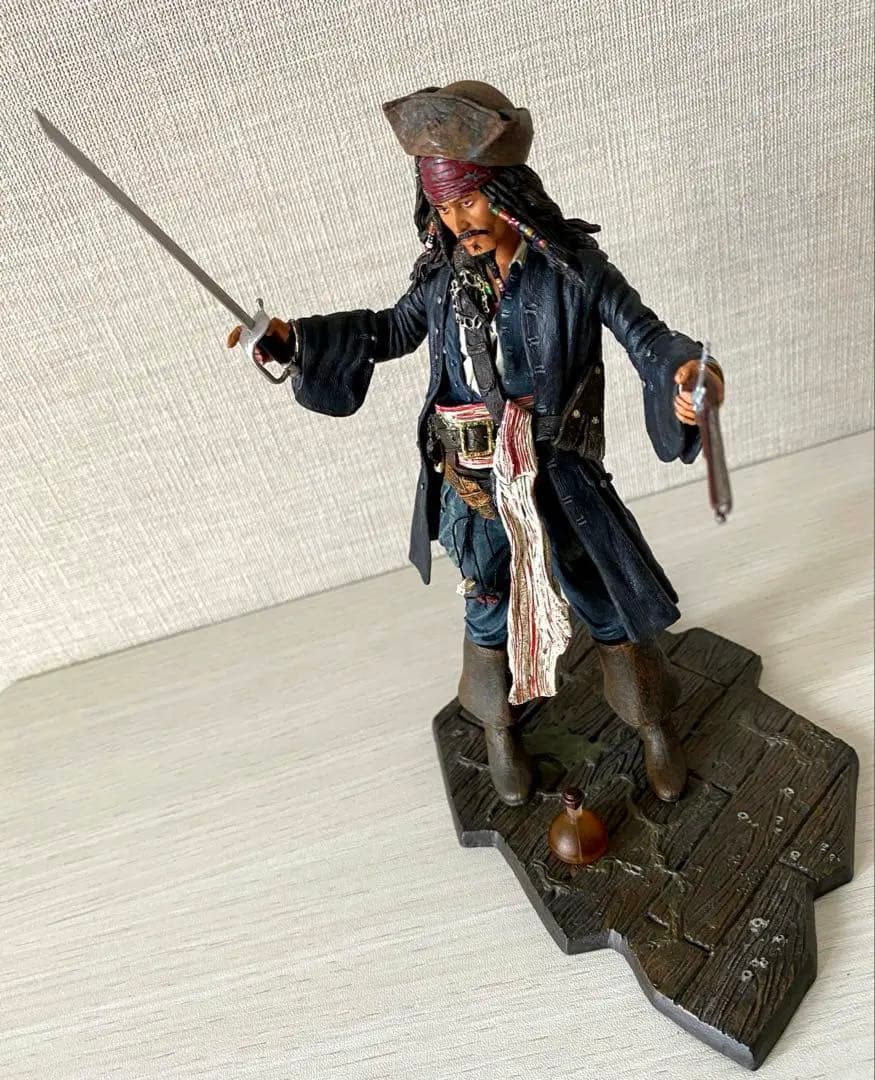 パイレーツオブカリビアン　ジャック・スパロウフィギュア 約30cm