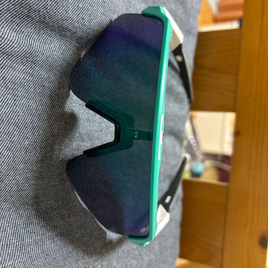 オークリーサングラスSutro Lite のエメラルド色