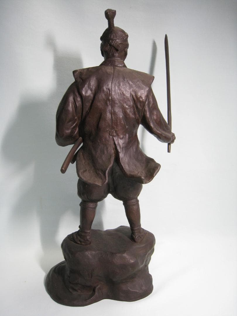 宮本武蔵像　　ブロンズ製　　船の魯を手にし巌流島の戦い