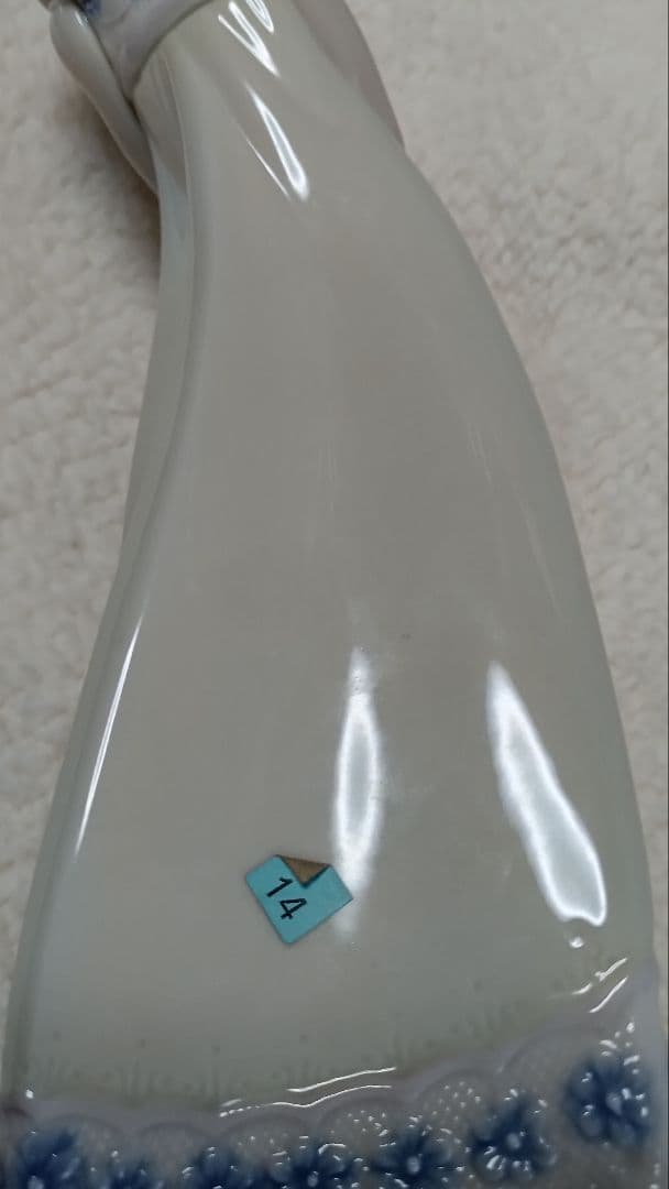 ポーセリンアート　リヤドロ人形　　花籠を持つ少女