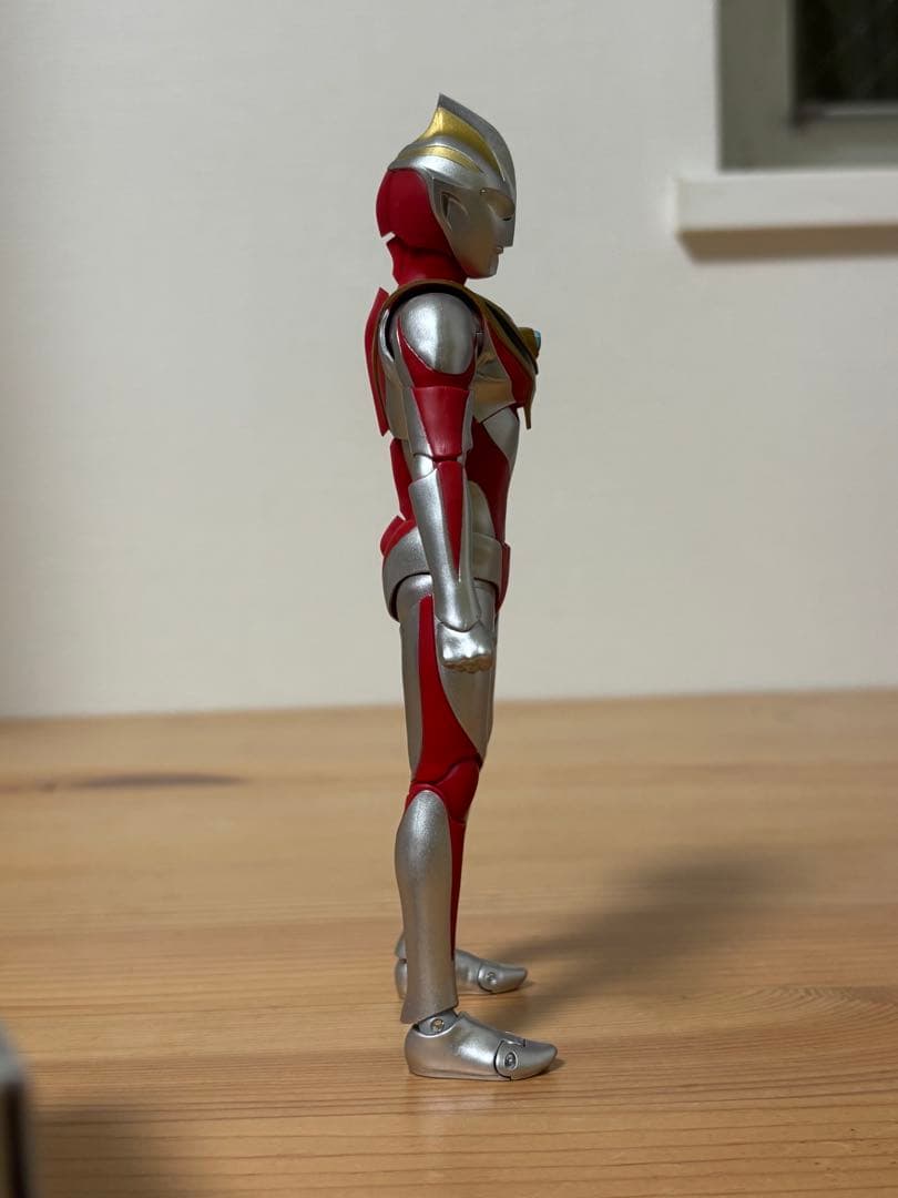 S.H.Figuarts真骨彫製法　ウルトラマンガイア(V2)