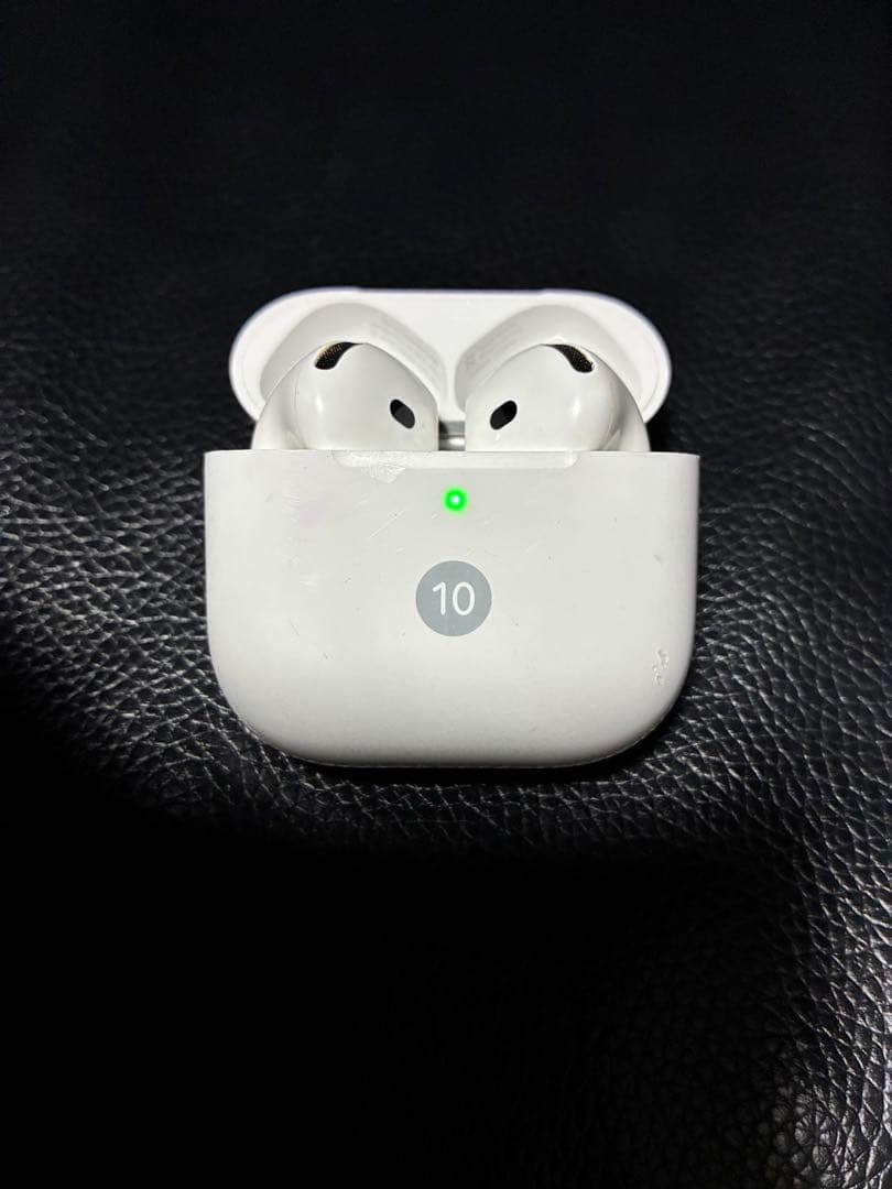 和*斐様 AirPods4 中古品　ノイズキャンセル