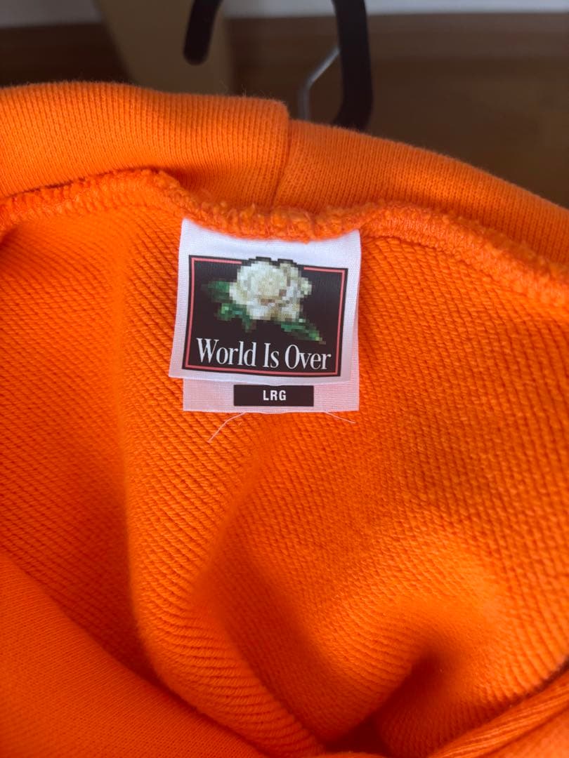 ミュージシャン World Is Over PULLOVER HOODIE CHILDHOOD