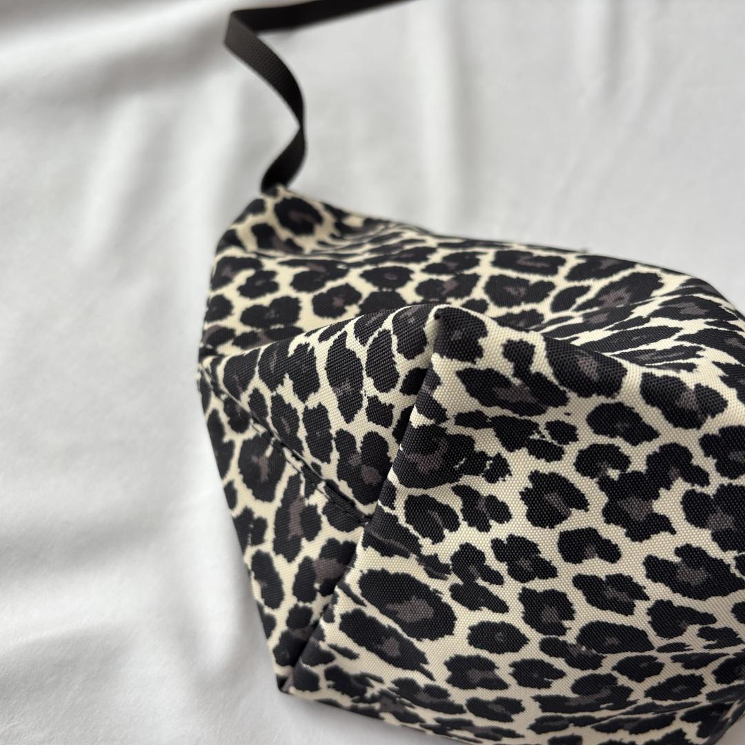 極美品 エルベシャプリエ ナイロン舟型 ショルダーバッグ パンサーブラン