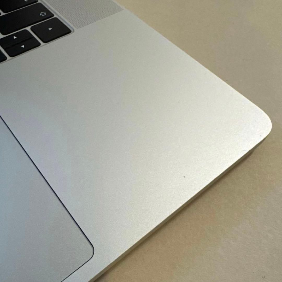 MacBook Pro 15インチ 2018 256GB 箱・充電器付き