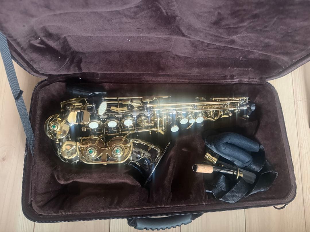 ゴールド ソプラノサックス 宝石装飾付き