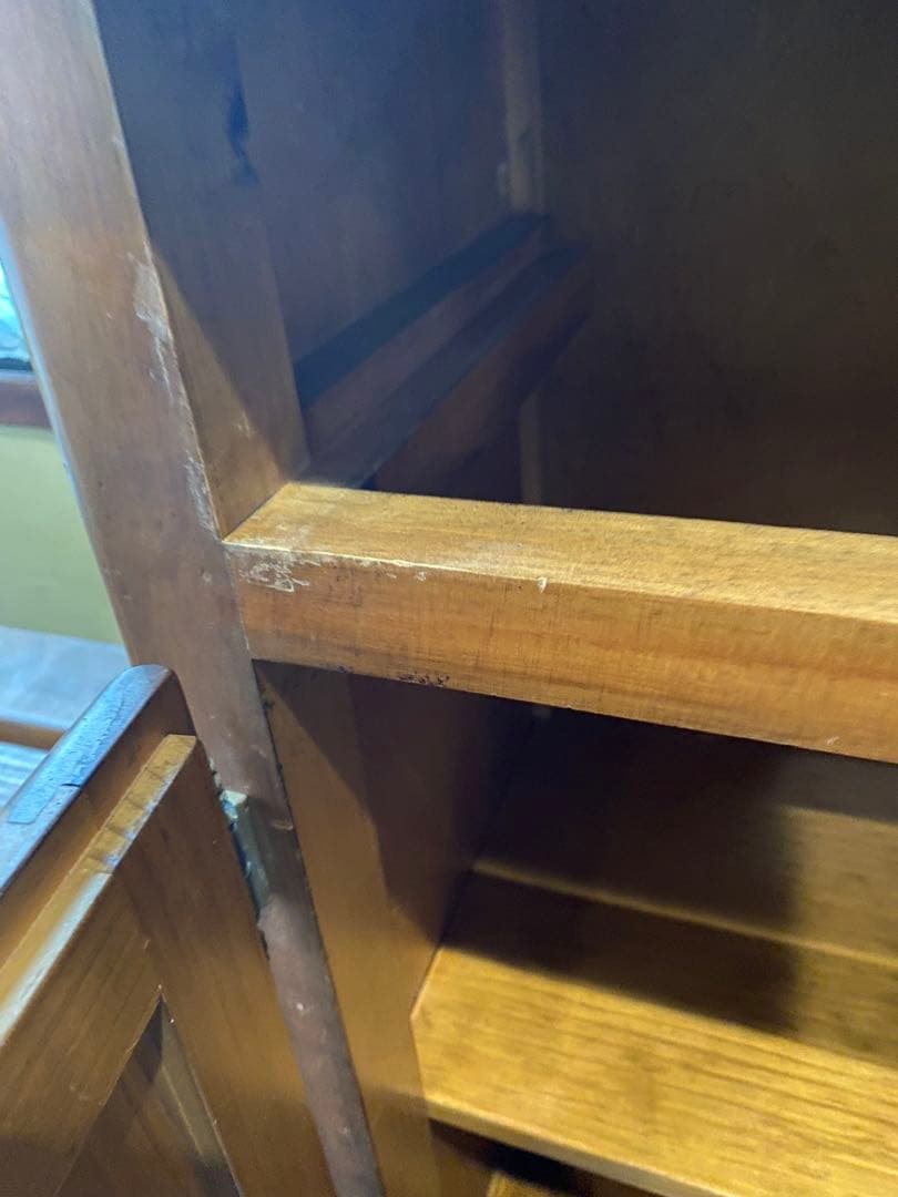 （りりり）送料込み　スペイン製　木製キャビネット