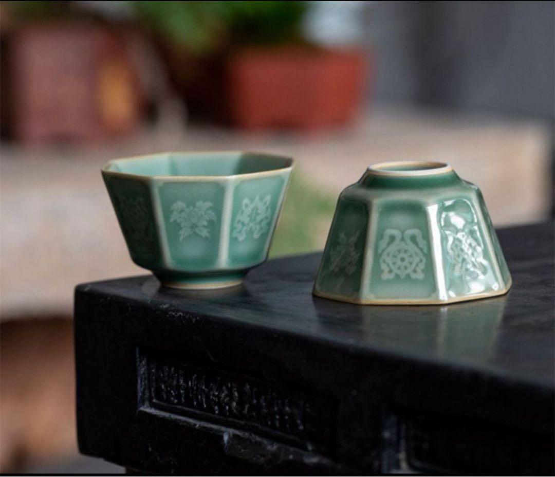 ２脚中国茶器　青磁 象嵌花文八角茶碗　中国美術　朝鮮美術品　台湾　茶楼 茶壺