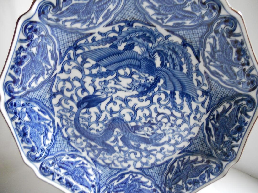 赤津焼 染付 鳳凰 龍 10 号 飾り皿 新品 未使用 です。