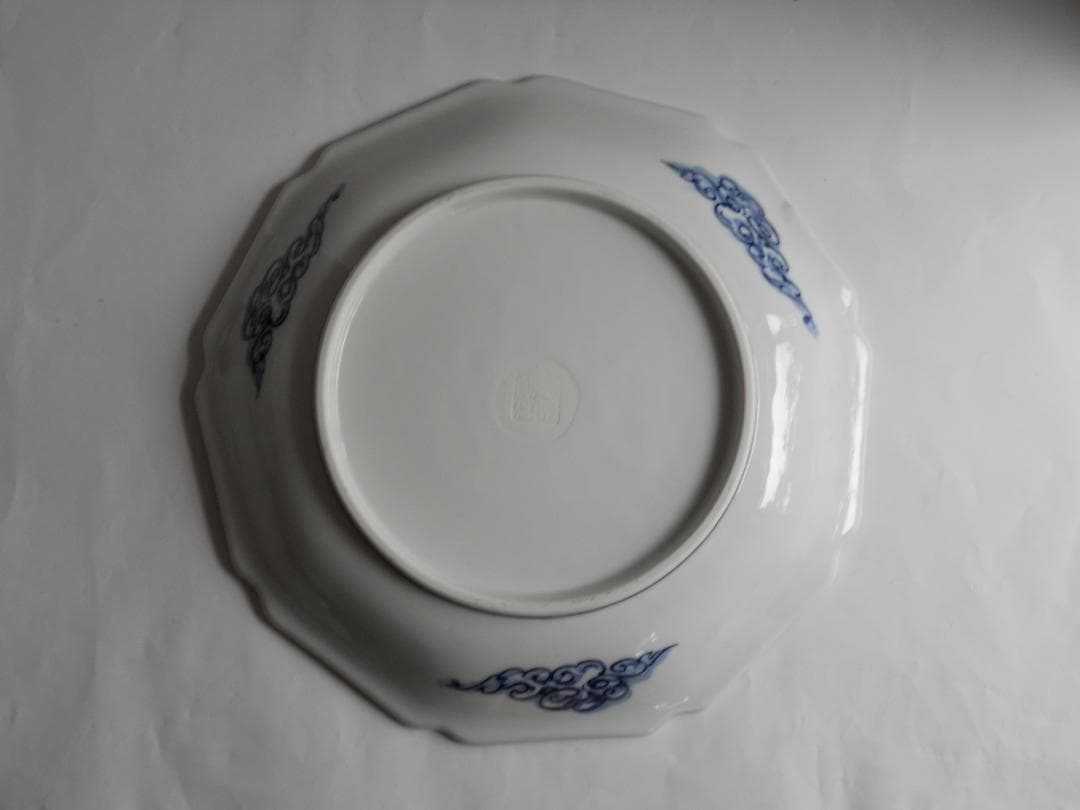 赤津焼 染付 鳳凰 龍 10 号 飾り皿 新品 未使用 です。