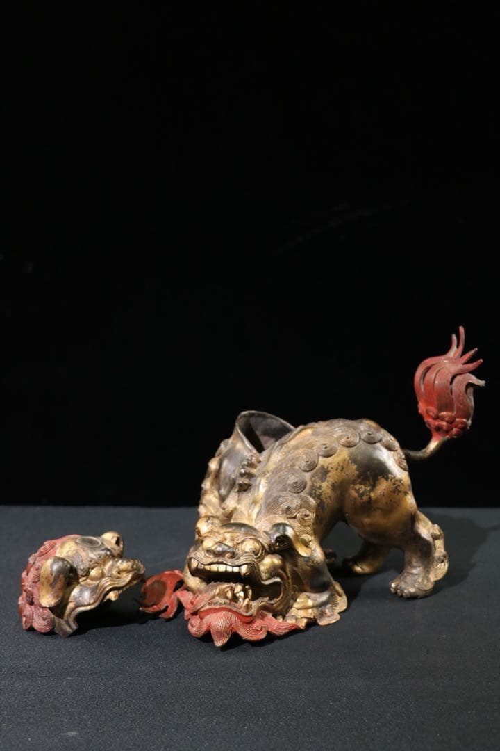 旧家蔵出　時代物　純銅製　古い獅子　開光済み細工彫刻　古美術置物　アンティーク