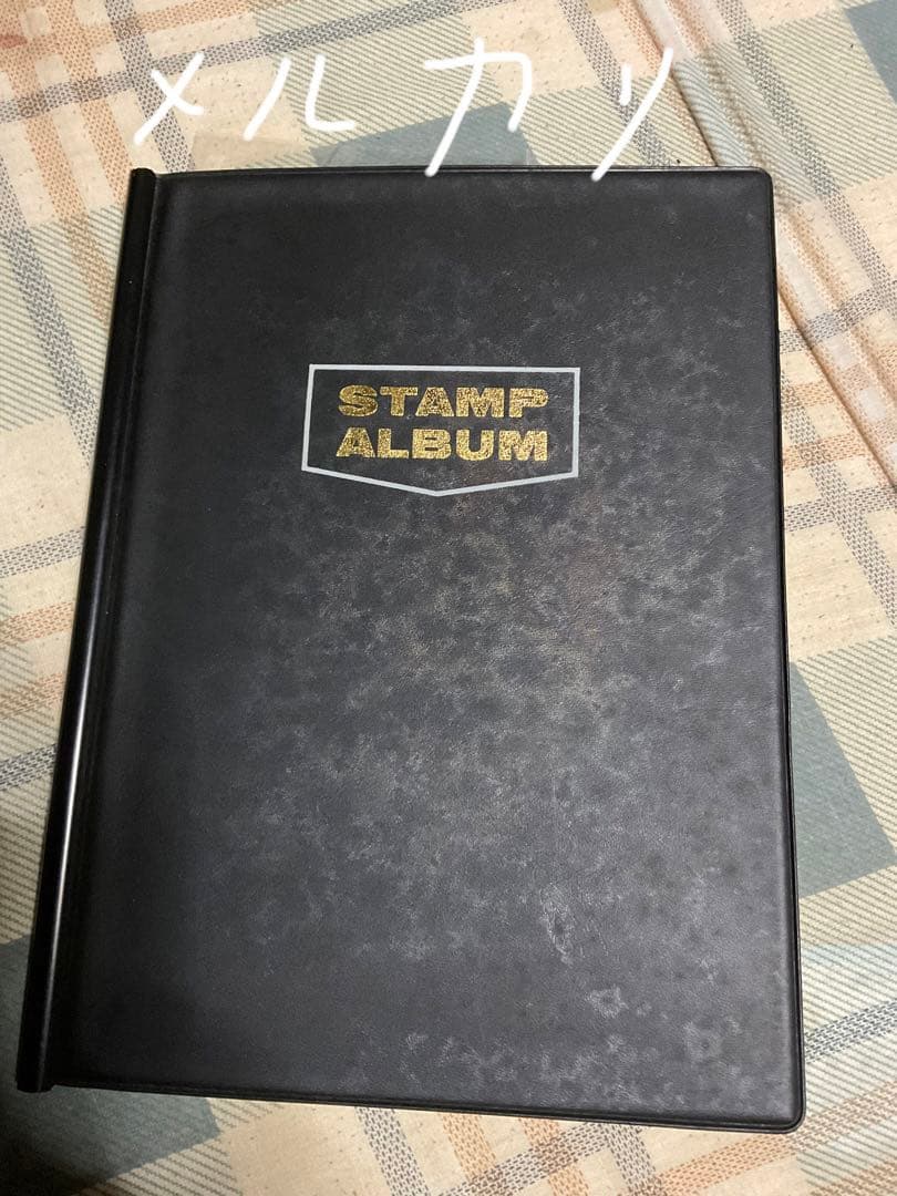 使用済み切手／日本と外国の混合　アルバムにビッシリシリーズ1。【昭和レトロ】。