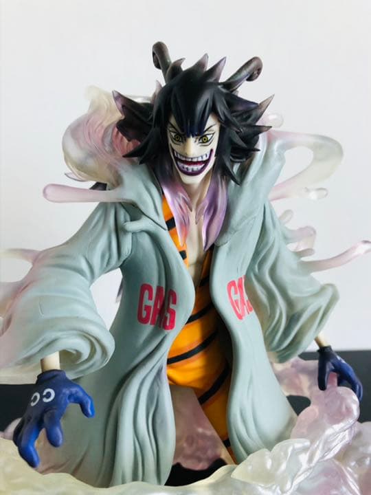 ワンピース　フィギュア　フィギュアアーツZERO シーザークラウン　フィギュア