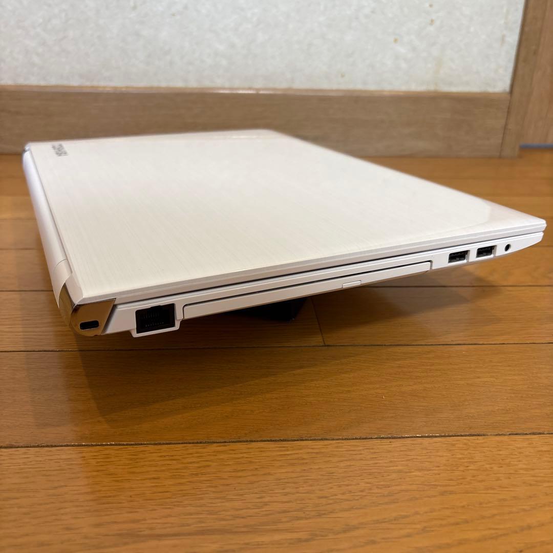 美品 東芝Dynabook T55/BW Core i3-6100U Win11