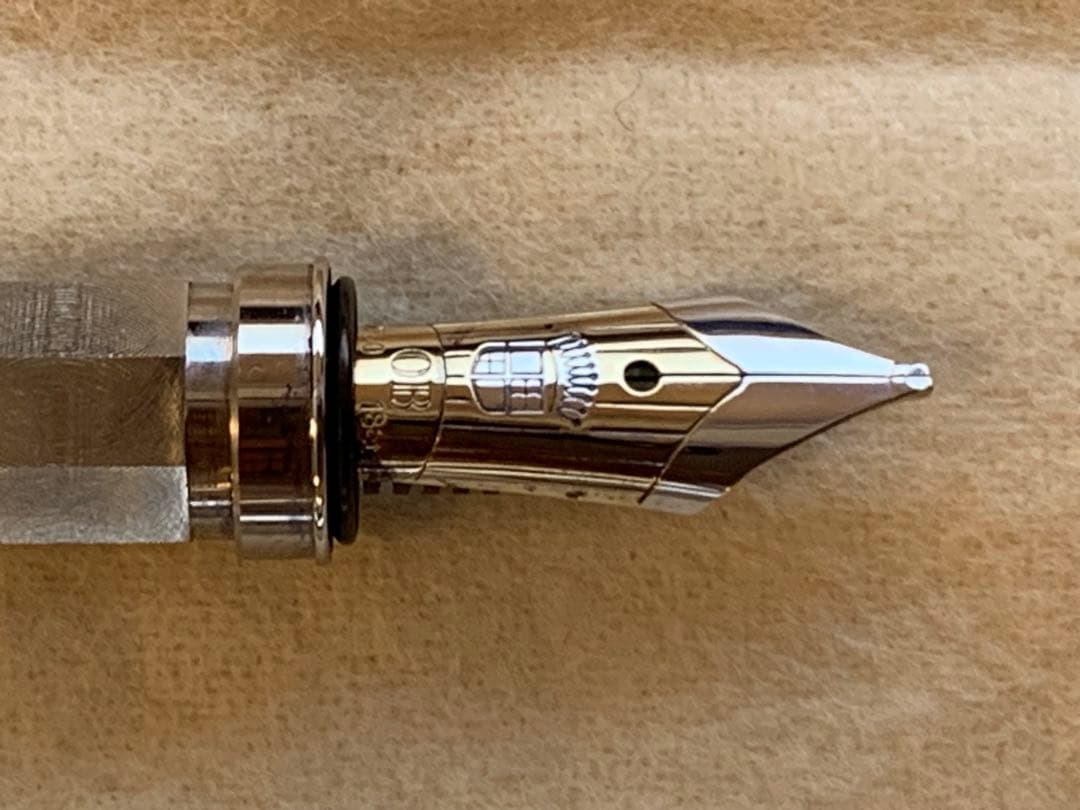 ファバーカステル　イントゥイション　レジン太軸万年筆　18C OB