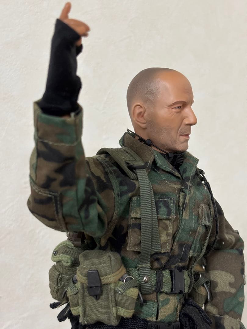 アメリカ海軍ネイビーシールズ チームリーダー ティアーズ オブ ザ サン