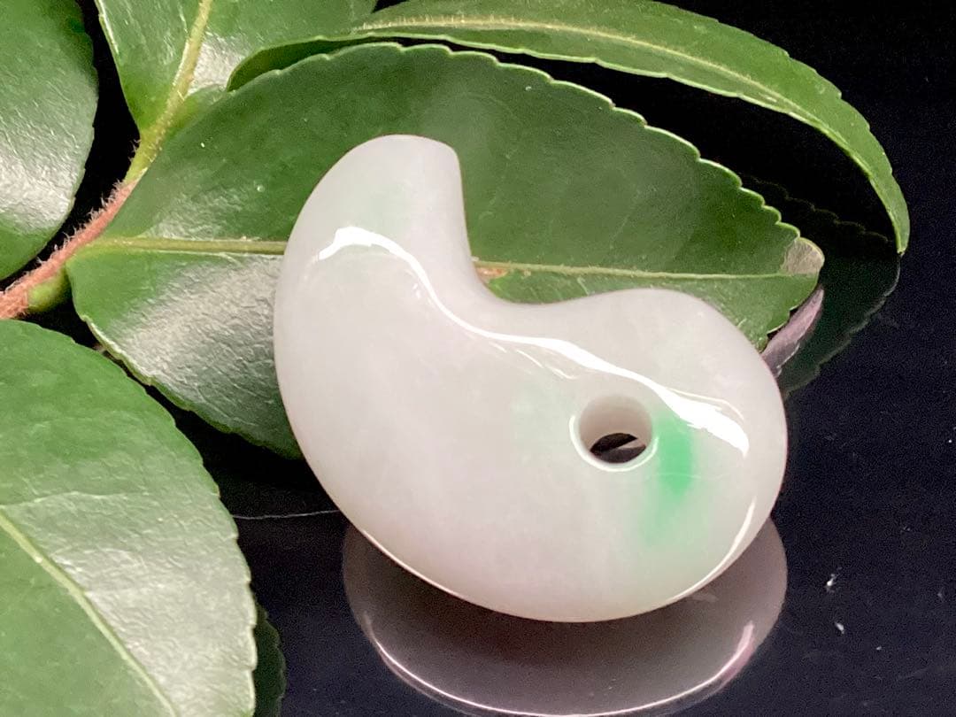 ✳premiumシリーズ一流の勾玉　コレクション レベルです‼️糸魚川翡翠　特別品