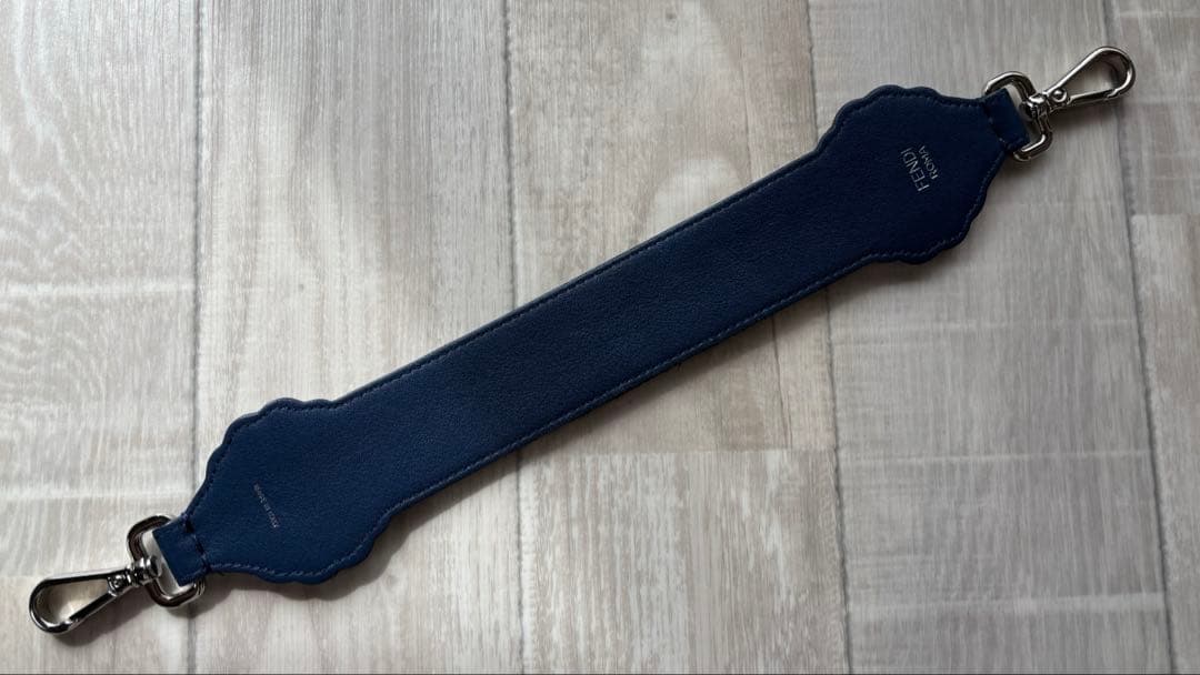 FENDI ⭐︎フェンディミニストラップユー シルバー金具 ⭐︎バッグチャーム