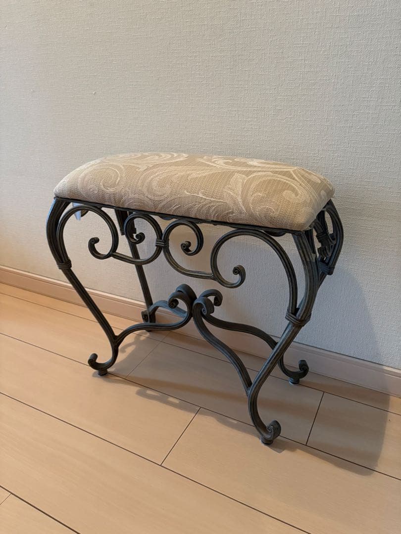 クラシックアイアンフレームスツール