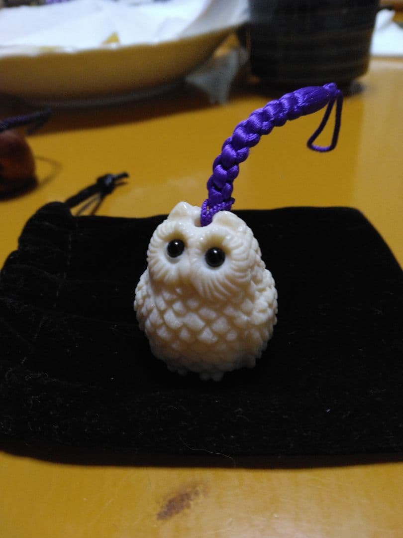 天然素材牙彫刻フクロウ根付け新品3.2x2.6cm