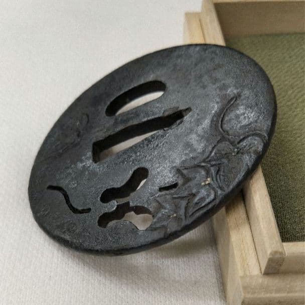軍配　蔓　蔦　透かし鍔　鍔　鐔　刀装具　時代　日本刀　居合　アンティーク