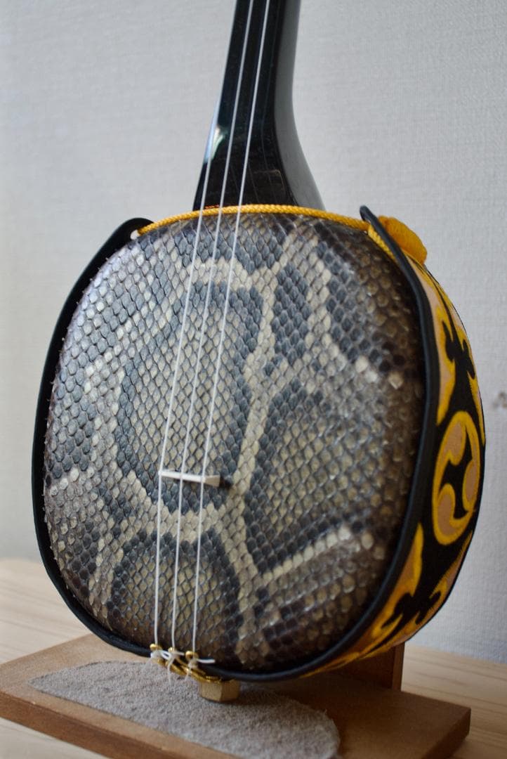 三線　沖縄　本皮強化張り ソフトケース付　初心者　三味線　送料込み