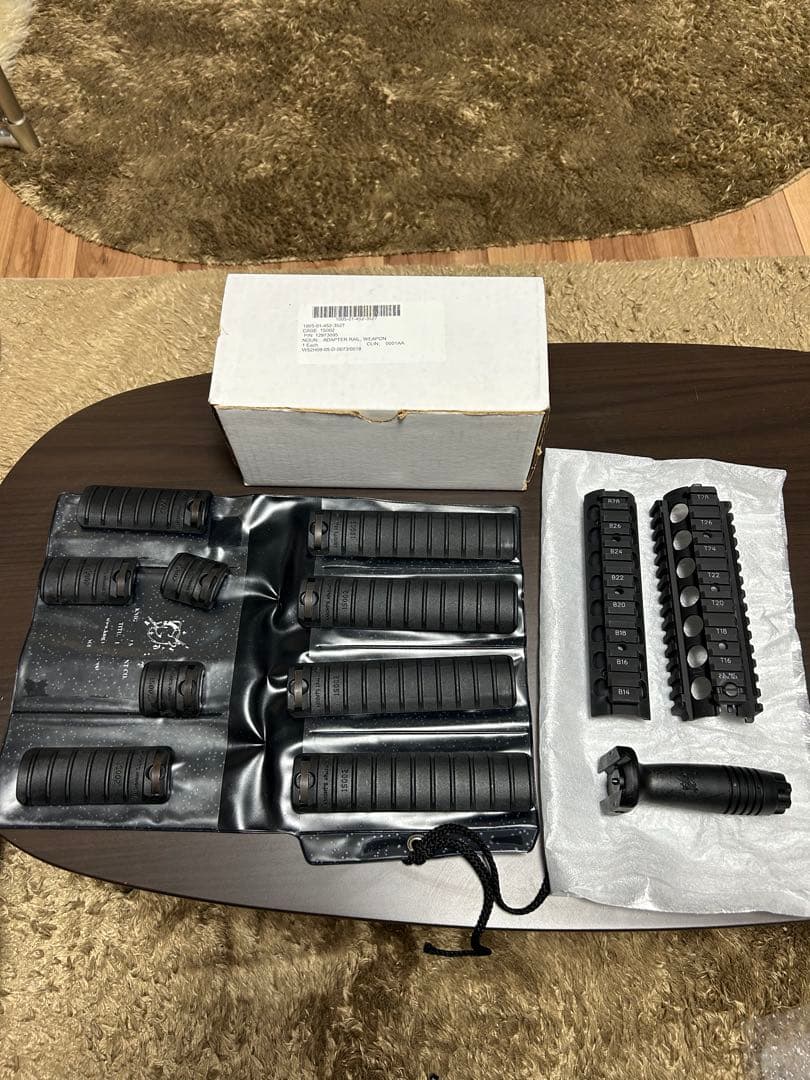 〈美品〉実物 Knight's Armament KAC ナイツ ハンドガード