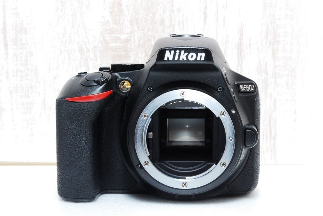 ❤️ ショット数僅か❤️Wi-Fi搭載機❤️ダブルレンズ❤️ Nikon D5600
