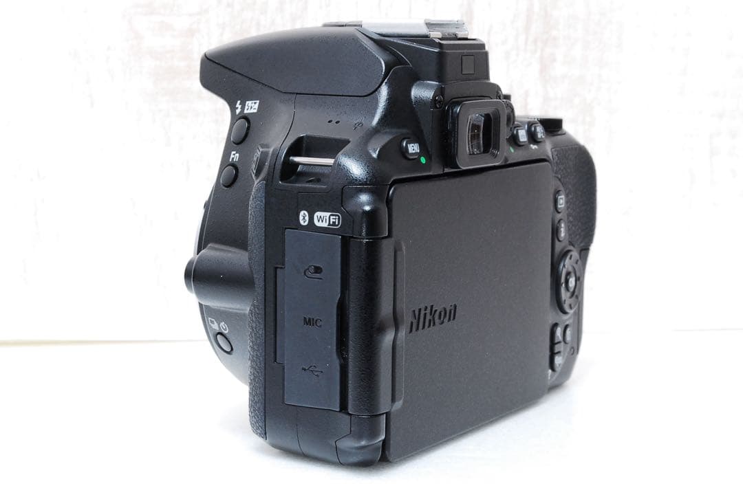 ❤️ ショット数僅か❤️Wi-Fi搭載機❤️ダブルレンズ❤️ Nikon D5600