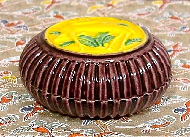 九谷焼　中村梅山作　交趾　鹿香合　無傷　保護箱　保証。