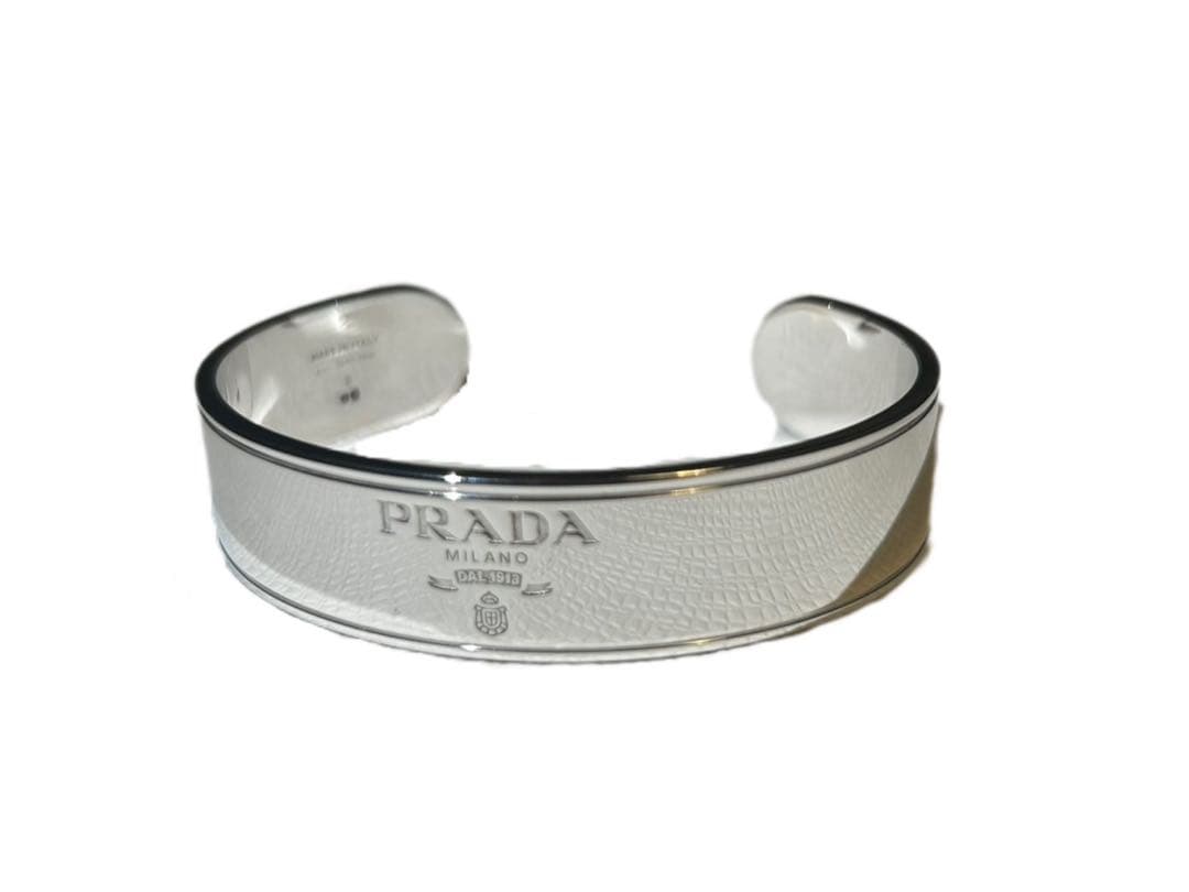 N*a様 【新品】PRADA ロゴ ジュエリー カフブレスレット　ギャランティ付