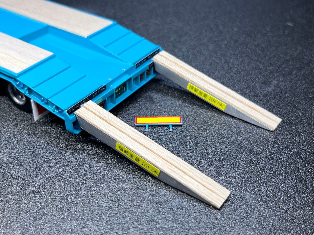 24⭐︎　1/50 3軸ショートトレーラー　建機　重機